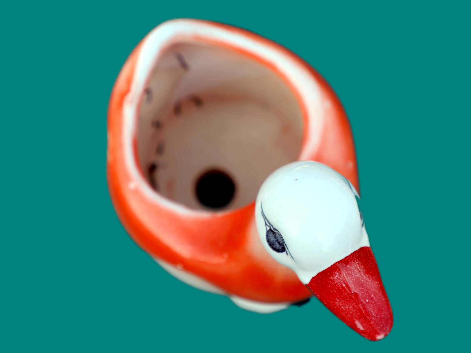 swan-shaped-planter.jpg